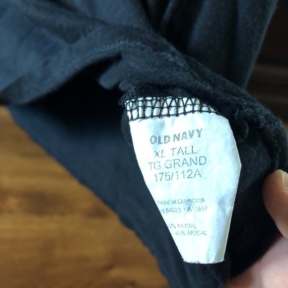 Old Navy black short sleeve tee in size XL Tall - Picture 7 of 7